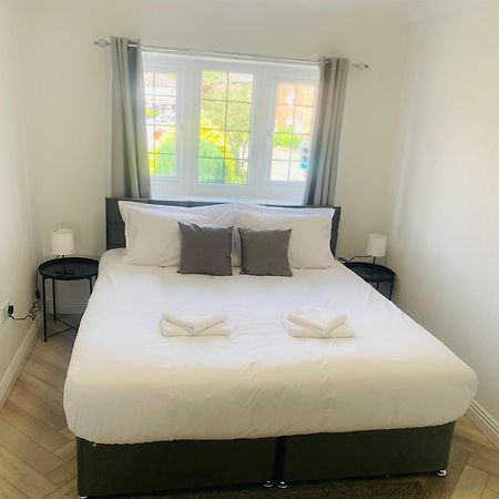Newly Renovated, Modern 3 Bed Apartment Walmersley ภายนอก รูปภาพ