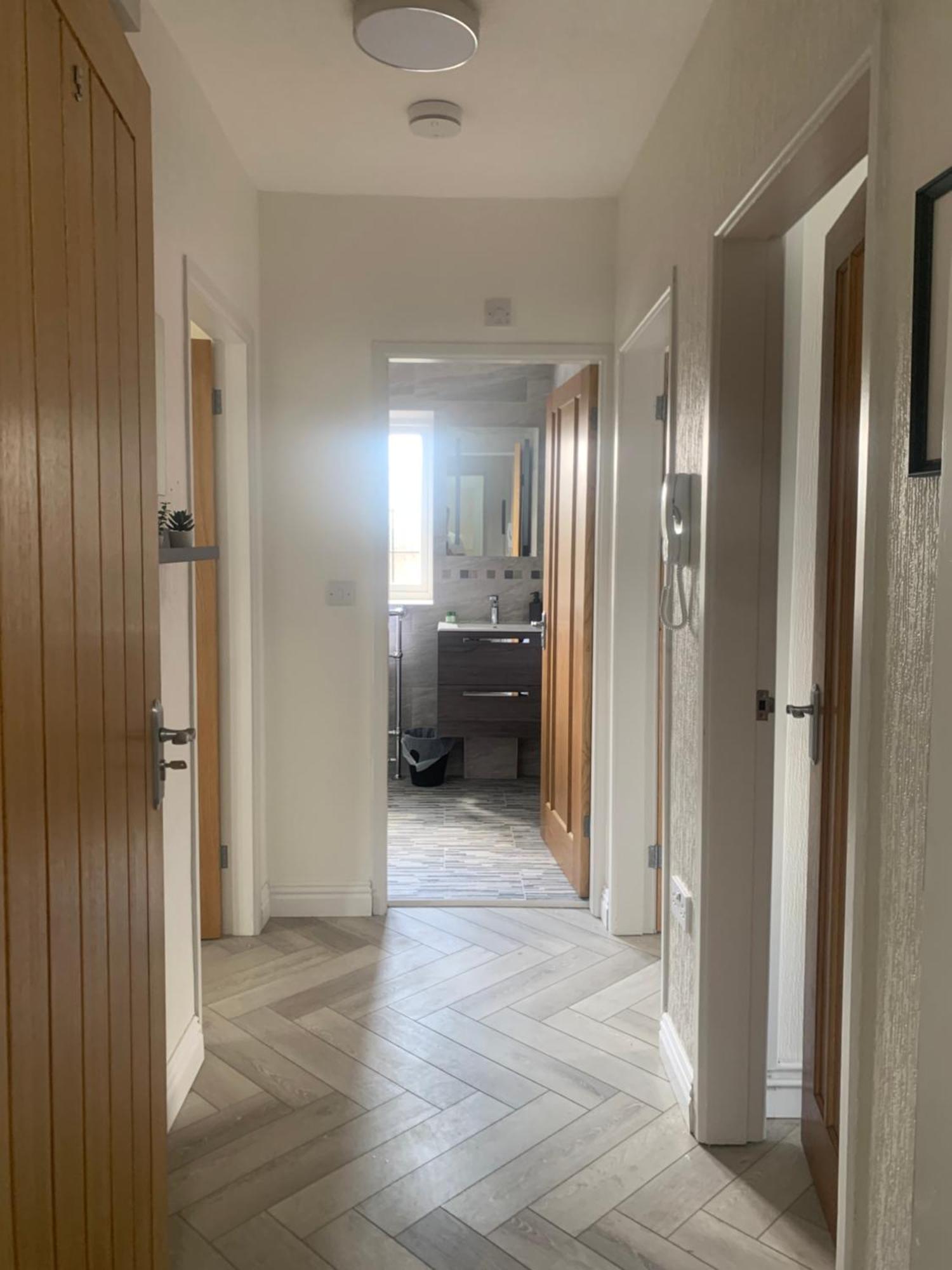 Newly Renovated, Modern 3 Bed Apartment Walmersley ภายนอก รูปภาพ