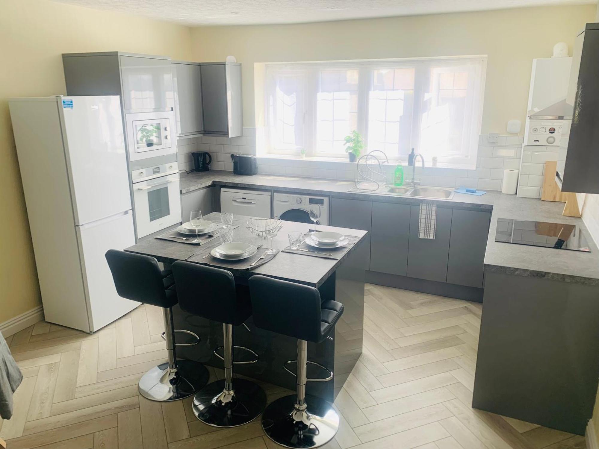 Newly Renovated, Modern 3 Bed Apartment Walmersley ภายนอก รูปภาพ
